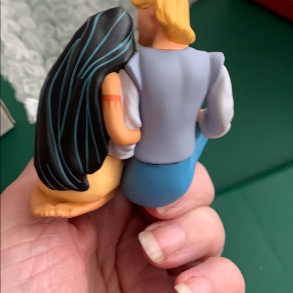 Pocahontas and captain John Smith ornament - Picture 3 of 8